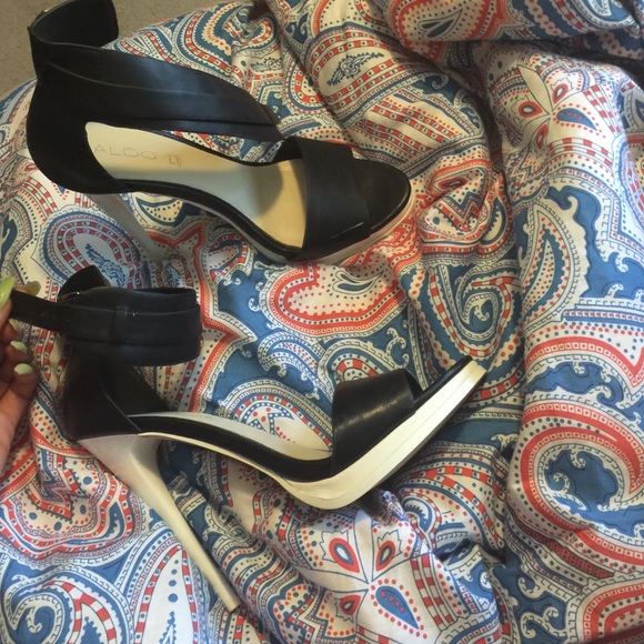 Heels - Picture 2 of 2