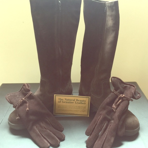 LL Bean suede boots and gloves. Never worn.