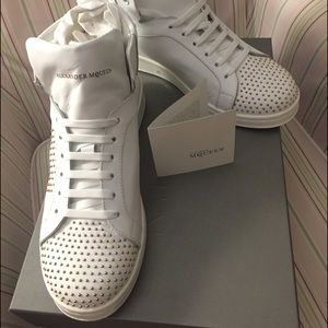 Alexander McQueen Gomma Larry white  size 40.