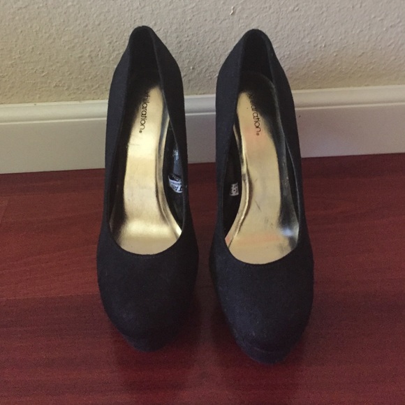 XHILARATION Black Round Toe Platform Pumps - Picture 2 of 4