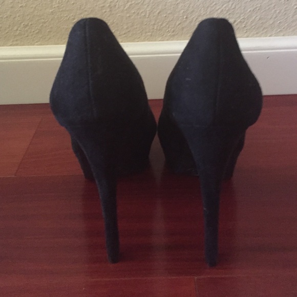 XHILARATION Black Round Toe Platform Pumps - Picture 3 of 4