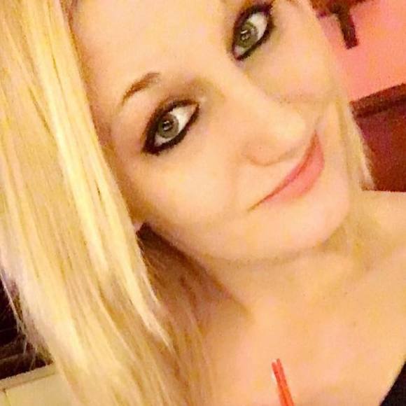 Meet your Posher, Danielle - Picture 1 of 1