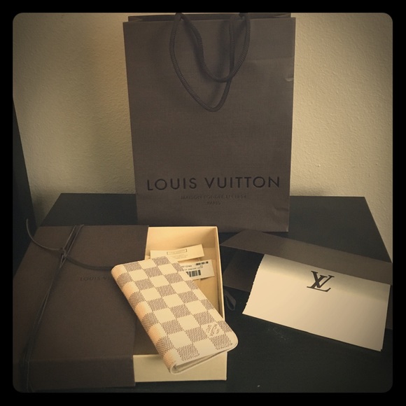 Beautiful Damier Azur Louis Vuitton iPhone 6 case