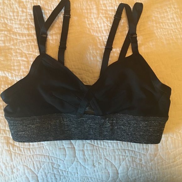 Sz4 black lululemon sports bra