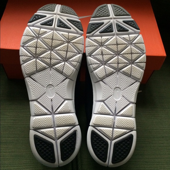 🚫SOLD🚫Nike Free Tri Fit 4 - Picture 4 of 4