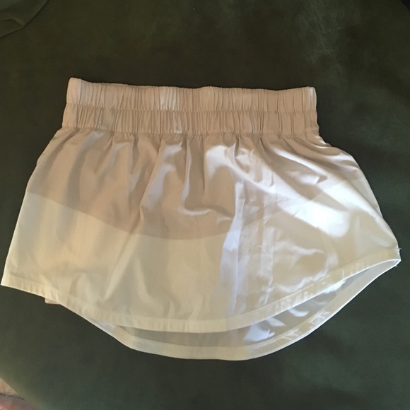 Sz 4-Lululemon beige and white running skirt