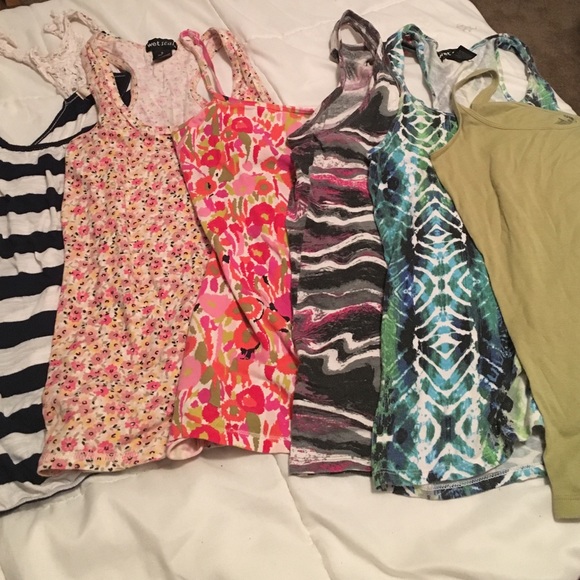 Bundle of 6 tank tops!