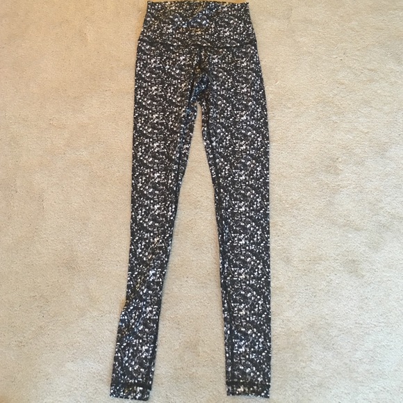 Sz 4-Barely worn Lululemon speed tight