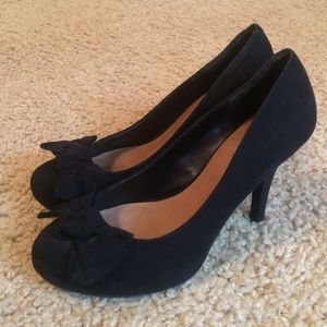 Black suede pumps with bows