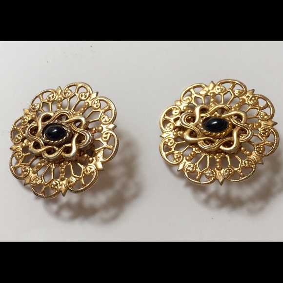Ann Taylor Accessories - Vintage Onyx earrings by Ann Taylor