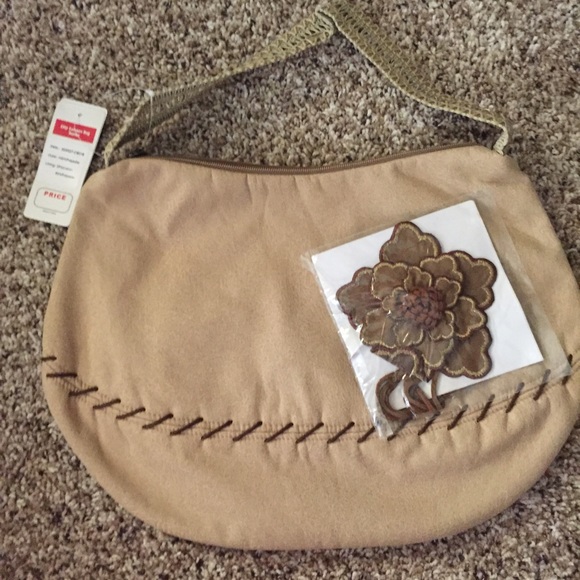 Handbag with removable flower appliqué - Picture 3 of 3