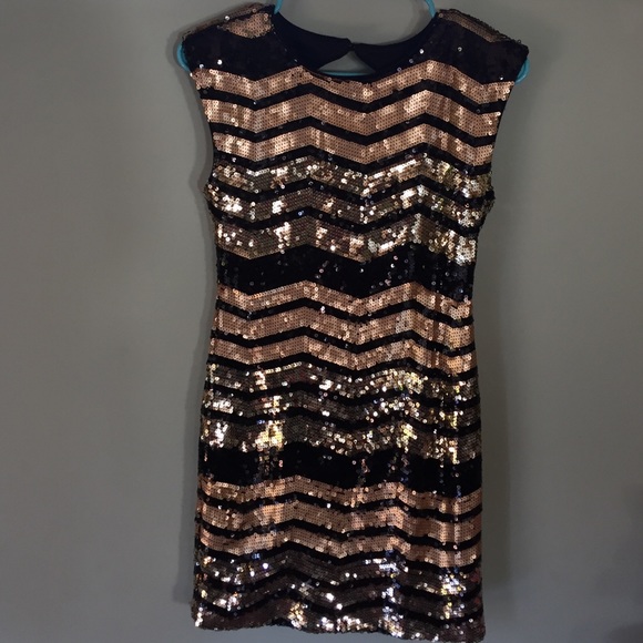 Dresses & Skirts - Chevron sequin party dress