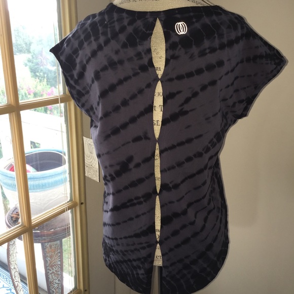 Net cute tie dye top with semi open back. - Picture 3 of 4