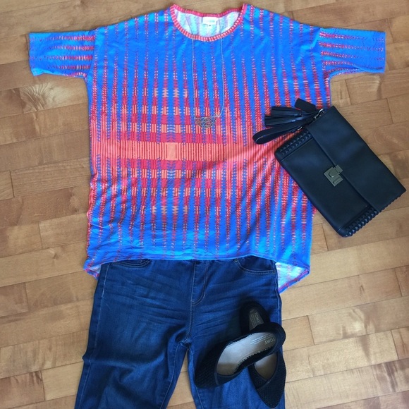 IRMA !!!! LuLaRoe sz M Aztec Print shirt