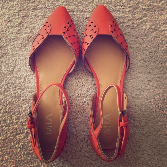 Nona MIA flats
