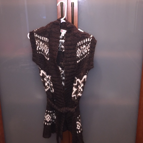 Sleeveless sweater cardigan