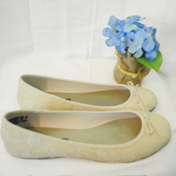 Lace Flats - Picture 4 of 4