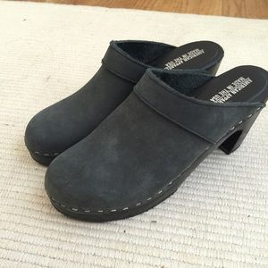 American Apparel clogs