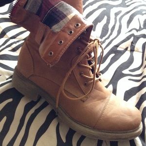 Fold over combat boots