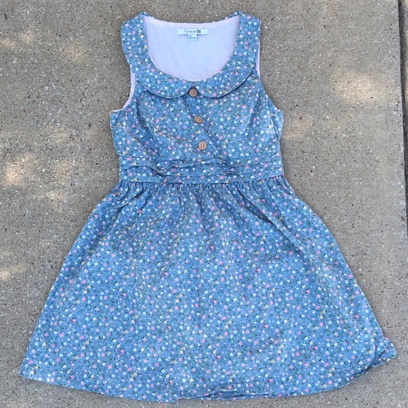 Adorable Peter Pan collar dress