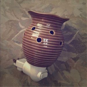 Groovy brown scentsy plug in warmer