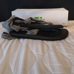Gray yoga slinged up sanuks!