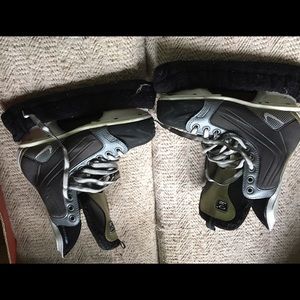 Nike hockey skates, great shape, skate covers,