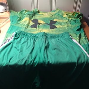 UNDER ARMOR ATHLETIC OUTFIT