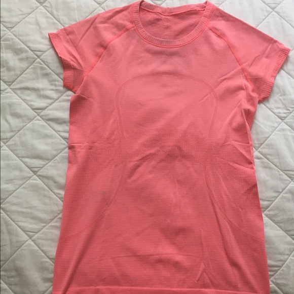 Lululemon t-shirt