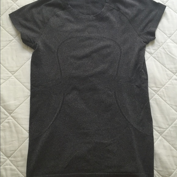 Lululemon t-shirt