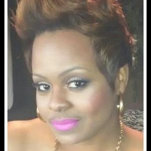 Meet your Posher, Ewonna