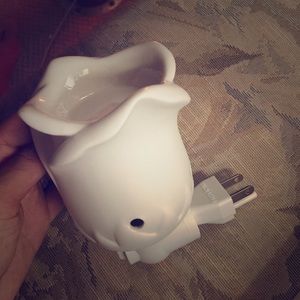 Plug in scentsy warmer