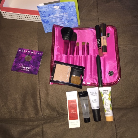 Beauty deluxe sample box