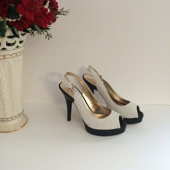 Final reduction 🌹Guess shoes🌹 - Picture 4 of 4