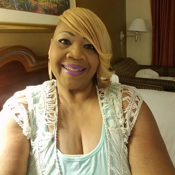 Meet your Posher, Pamela - Picture 1 of 1