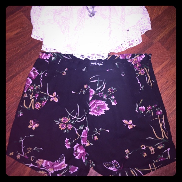 Adorable floral shorts!
