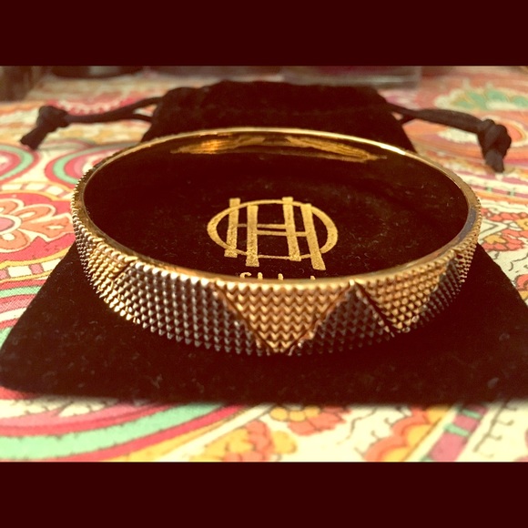 House of Harlow 1960 thin arrow bangle