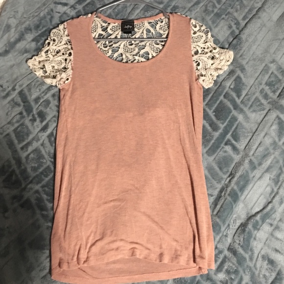 Cute lace shirt- daytrip