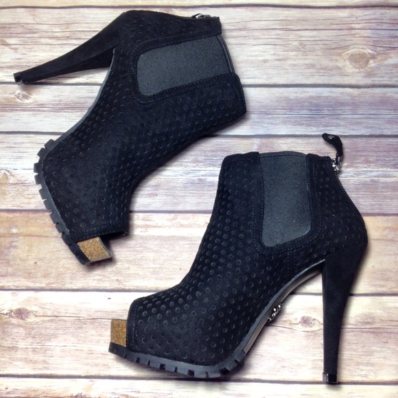 Simply Vera Vera Wang Shoes - NIB Simply Vera Wang peep toe heeled shooties
