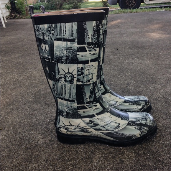 ☔️ Women's rainboots size 9☔️
