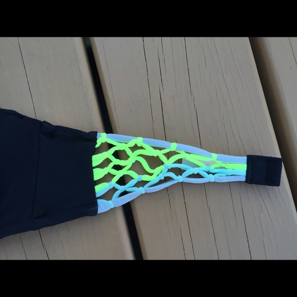 VS swimsuit top - Picture 2 of 4