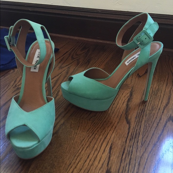 Super sexy blue Steve Madden heals NEVER WORN!!!!!