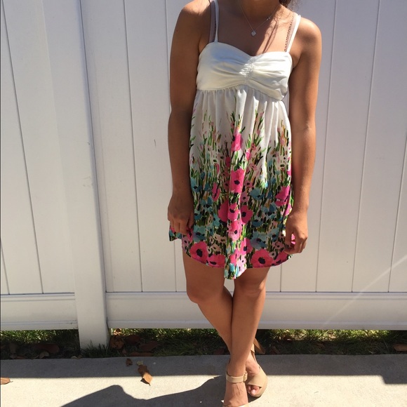 White Floral Dress 🌸