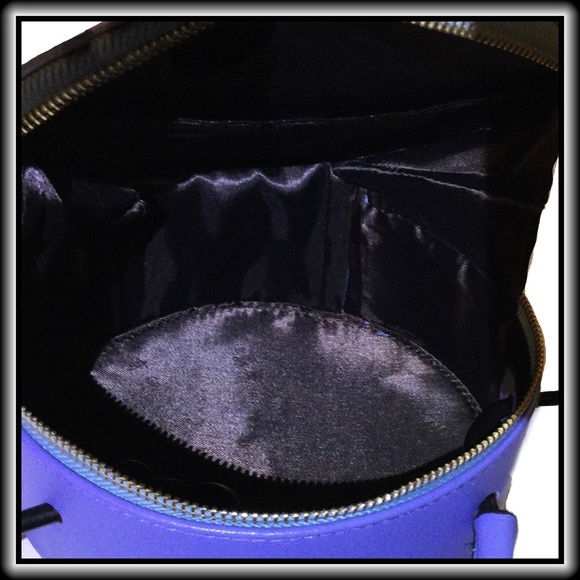 ROUND CROSSBODY HANDBAG                 🎉HP x 6🎉 - Picture 2 of 3