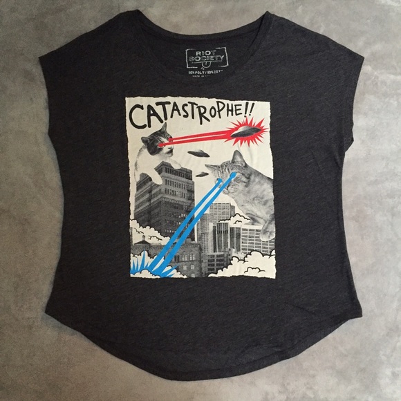 Dark gray cat shirt