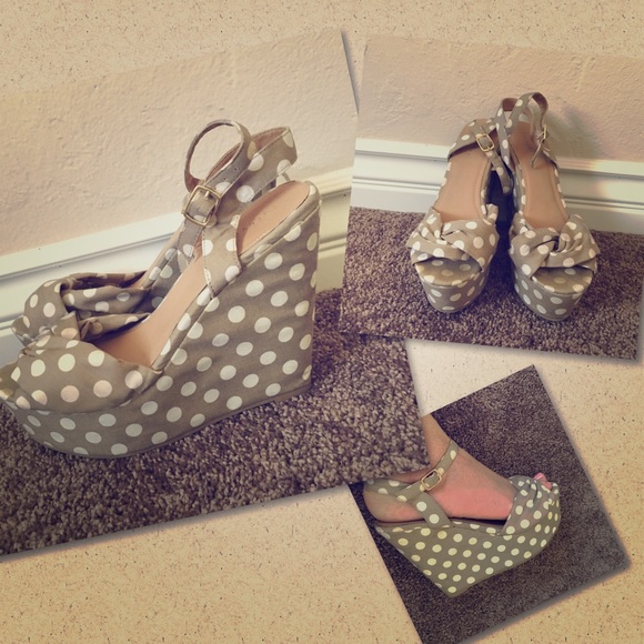 Forever 21- Beige Polka dot Retro wedges