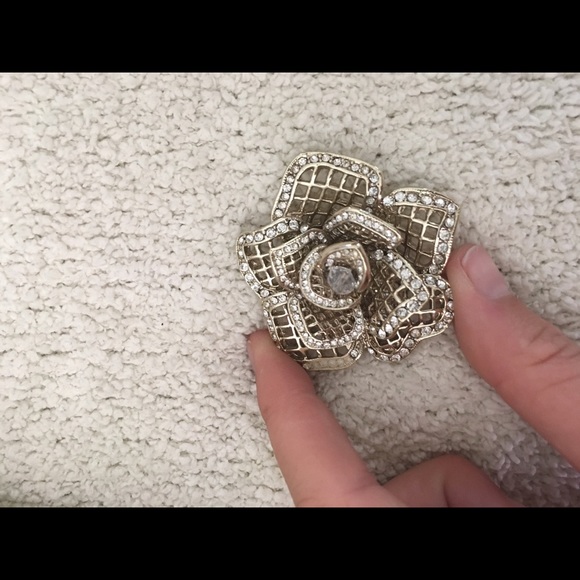 2 IN 1 NECKLACE AND BROOCH!!