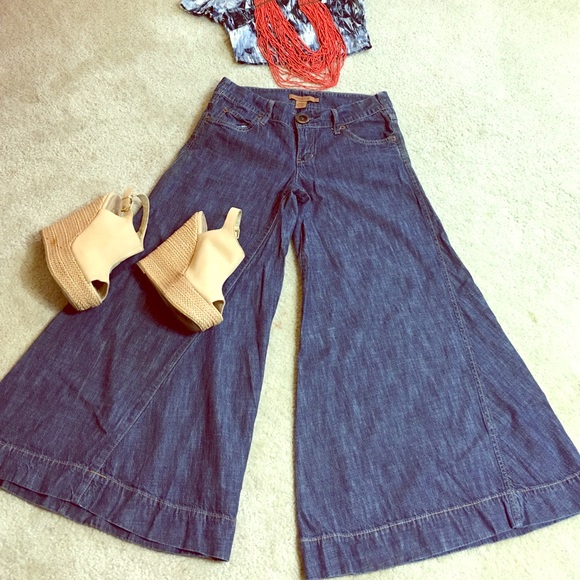 Crop Bell Bottom Capri Pants