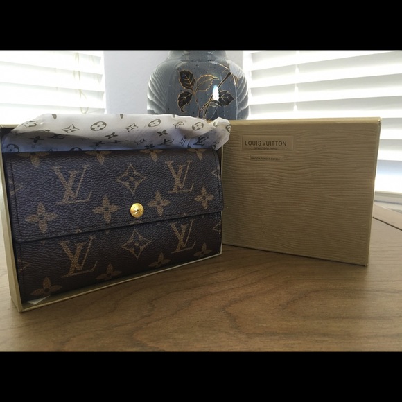 🎀🎀Brand new Louis vuitton faux wallet. 😍🎀🎀