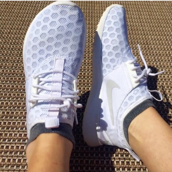 Nike Women's Juvenate Sneaker Size 8.5 NWOT